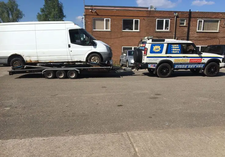 land rover recovery vehicle